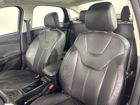 Used 2015 Ford Focus SE w/ Equipment Group 201A image 12