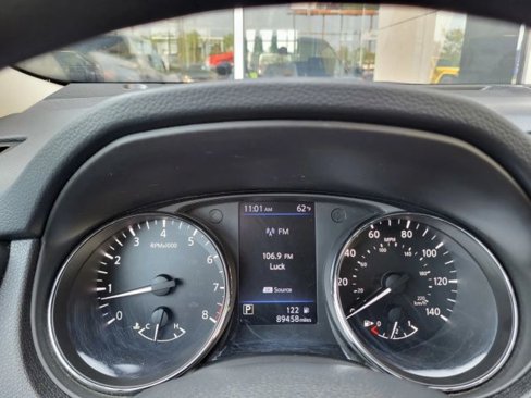 Used 2018 Nissan Rogue S image 9