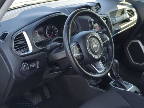 Used 2021 Jeep Renegade Latitude w/ Convenience Group image 2