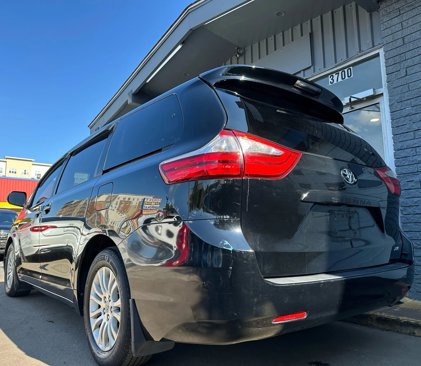 Used 2016 Toyota Sienna XLE image 3