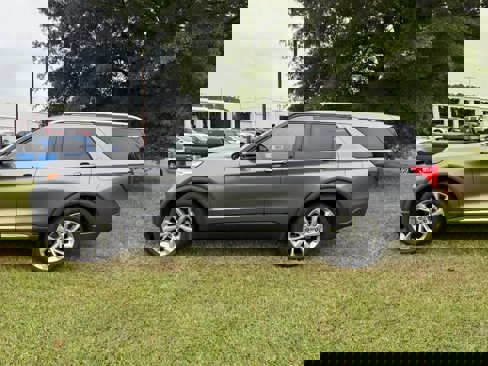 Used 2021 Ford Explorer Platinum w/ Equipment Group 601A image 4
