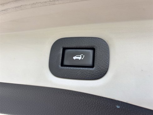 Used 2016 Nissan Rogue SV image 20