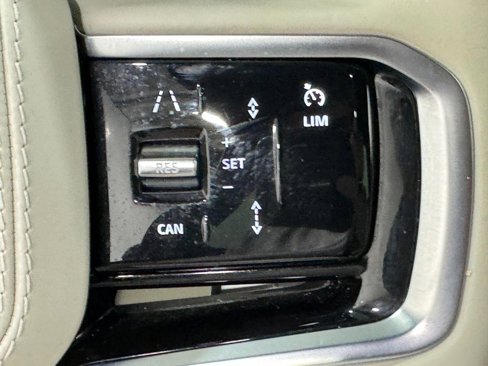 Used 2023 Land Rover Range Rover Velar R-Dynamic S image 31