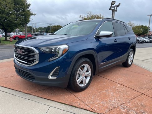 Used 2021 GMC Terrain SLE w/ Driver Convenience Package image 3