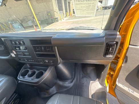 Used 2022 GMC Savana 3500 Extended w/ Power Convenience Package image 17