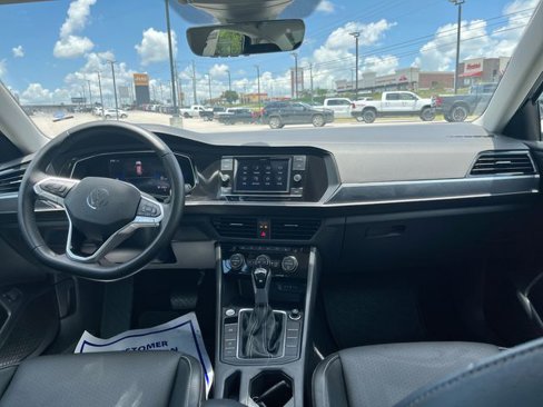 Used 2022 Volkswagen Jetta SE image 14