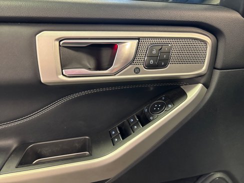 Used 2022 Ford Explorer Limited image 27