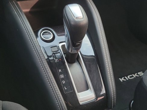 Used 2020 Nissan Kicks SR image 17