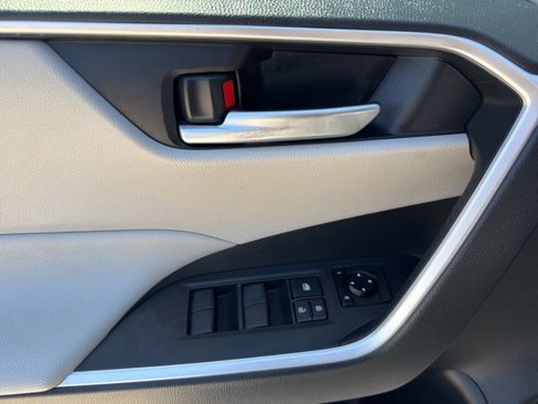 Used 2019 Toyota RAV4 XLE image 31