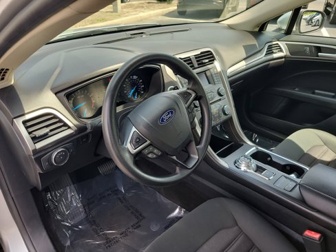 Used 2018 Ford Fusion SE image 17