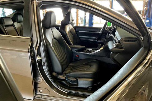 Used 2023 Toyota Camry SE image 8