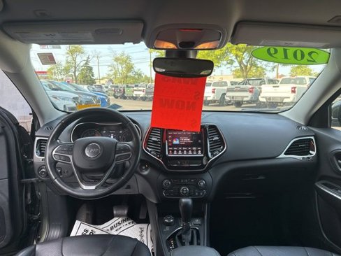 Used 2019 Jeep Cherokee Limited image 22