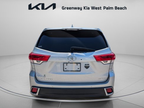 Used 2017 Toyota Highlander Limited image 7