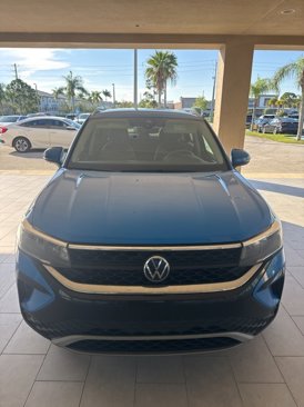 Used 2024 Volkswagen Taos SE image 2