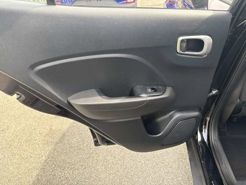 Used 2021 Hyundai Venue SE image 15