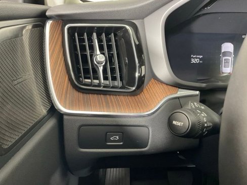 Certified 2024 Volvo XC60 B5 Plus w/ Protection Package Premier image 20