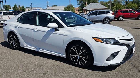Used 2020 Toyota Camry SE image 2