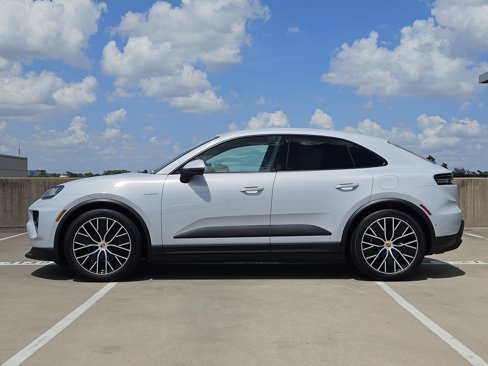 Certified 2024 Porsche Macan 4 Electric image 2