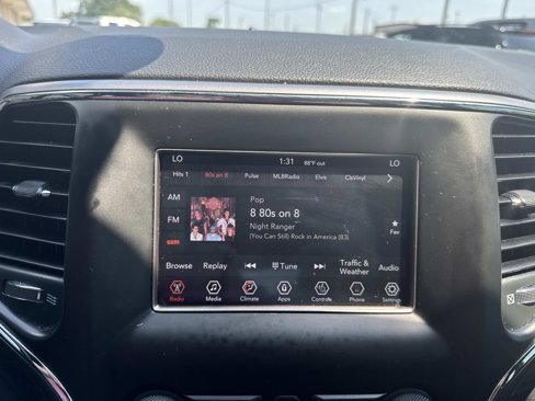 Used 2019 Jeep Grand Cherokee Laredo image 24