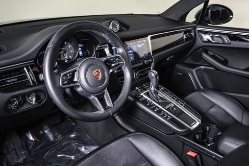 Certified 2021 Porsche Macan image 4