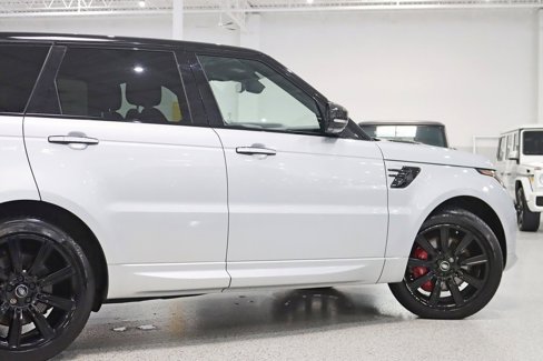 Used 2020 Land Rover Range Rover Sport HST image 11