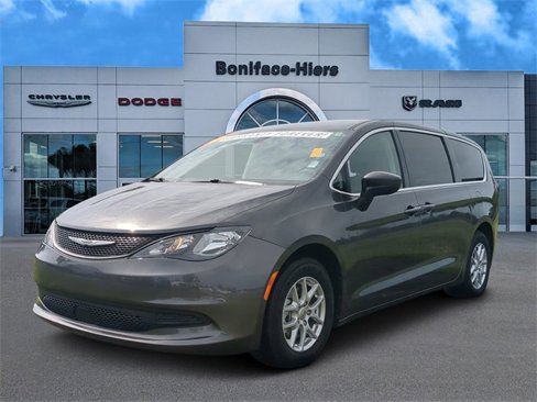 Used 2022 Chrysler Voyager LX image 8