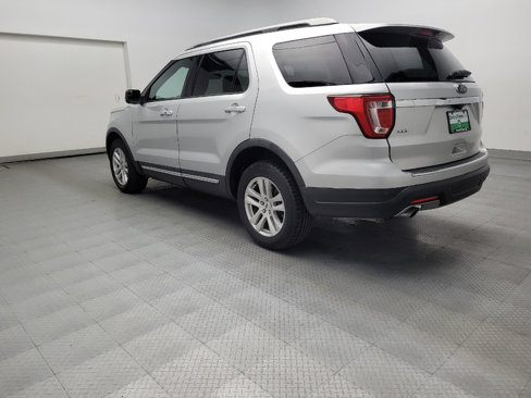 Used 2018 Ford Explorer XLT w/ Equipment Group 201A image 5