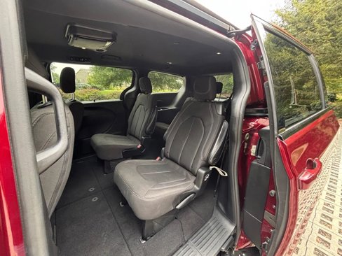 Used 2019 Chrysler Pacifica Touring Plus w/ S Appearance Package image 11