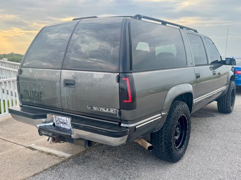 Used 1999 Chevrolet Suburban 4WD w/ Preferred Equipment Group 2 image 5