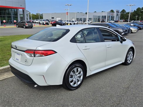 Used 2025 Toyota Corolla XLE image 12