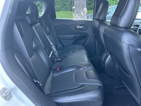 Used 2023 Jeep Cherokee Altitude Lux image 34