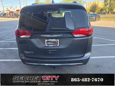 Used 2017 Chrysler Pacifica Touring-L image 7