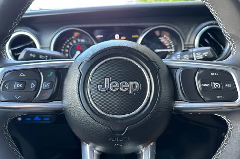 Used 2023 Jeep Wrangler Unlimited Sahara image 24