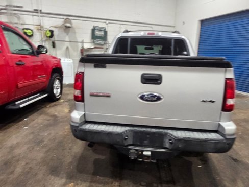 Used 2010 Ford Explorer Sport Trac XLT image 4