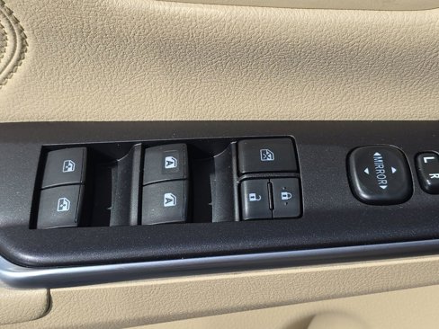 Used 2016 Toyota Camry XLE image 26