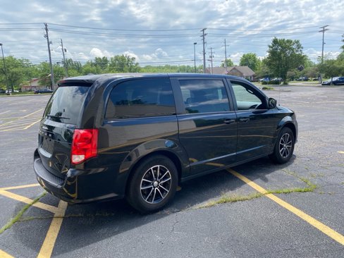 Used 2018 Dodge Grand Caravan SXT w/ Driver Convenience Group image 5