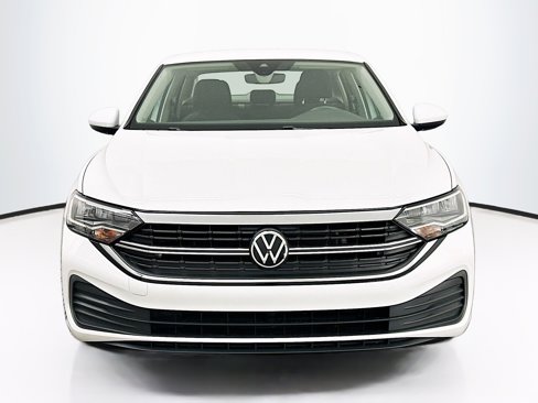 Used 2024 Volkswagen Jetta S image 2