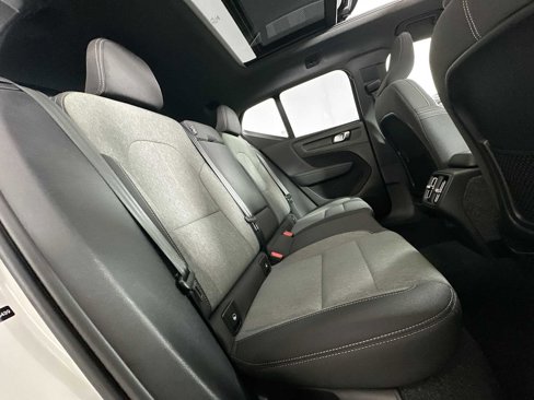 Certified 2025 Volvo XC40 B5 Core image 26
