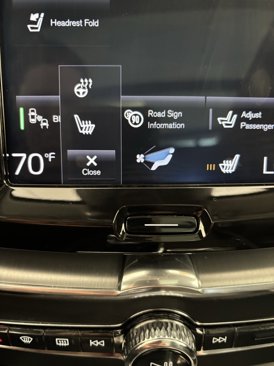 Used 2019 Volvo XC60 T8 Momentum w/ Premium Package image 4