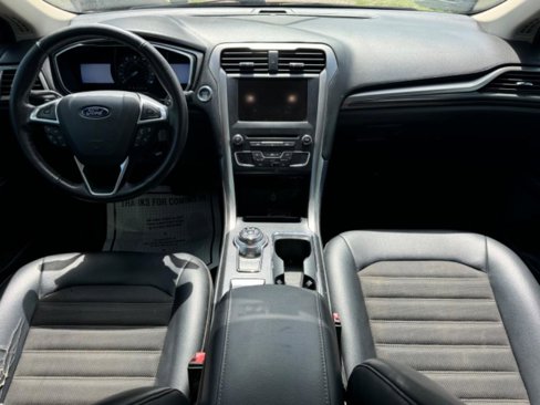 Used 2017 Ford Fusion SE w/ Equipment Group 201A image 15