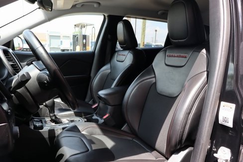 Used 2020 Jeep Cherokee Trailhawk w/ Cold Weather Group image 12
