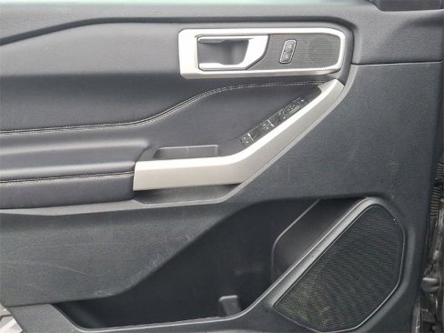 Certified 2022 Ford Explorer XLT image 10