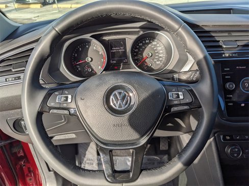 Used 2020 Volkswagen Tiguan SE w/ Panoramic Sunroof Package image 29