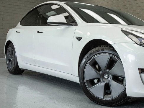 Used 2021 Tesla Model 3 Standard Range Plus image 9