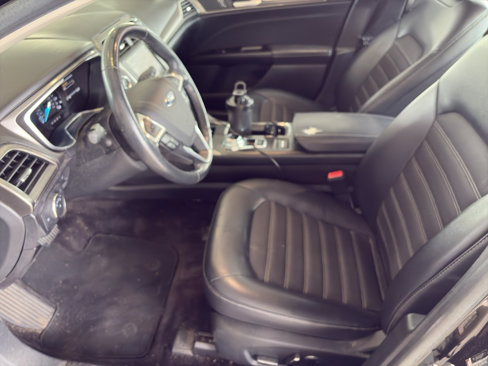 Used 2017 Ford Fusion SE w/ Equipment Group 201A image 3