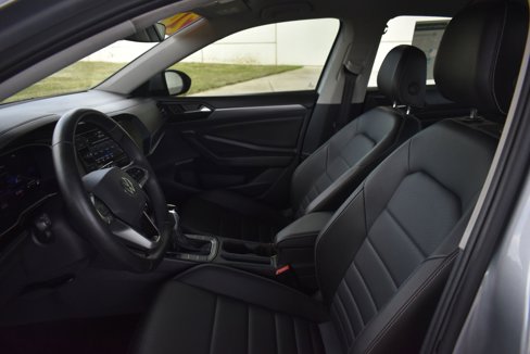 Used 2024 Volkswagen Jetta SE w/ Black Wheel Package image 15