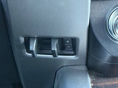 Used 2015 Ford F150 Platinum w/ Equipment Group 701A Luxury image 21