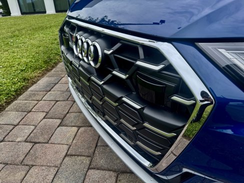 Used 2025 Audi S6 Prestige w/ Prestige Package image 3