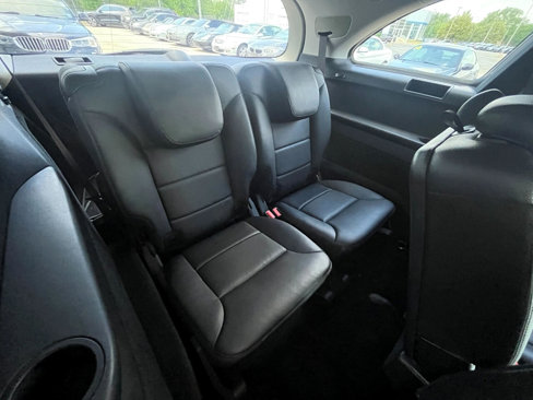 Used 2011 Mercedes-Benz R 350 BlueTEC 4MATIC image 17