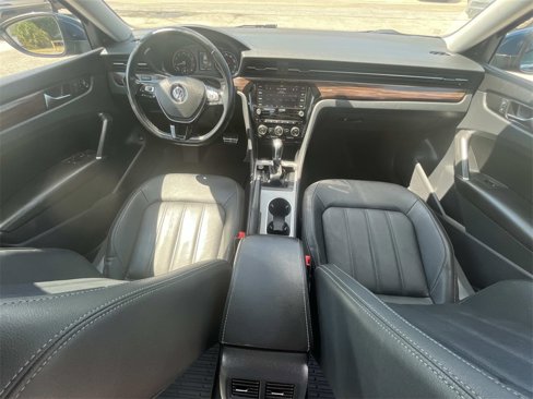 Used 2020 Volkswagen Passat 2.0T SEL image 18